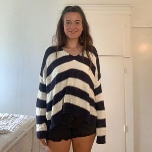 H&M blue and white striped light knitted sweater